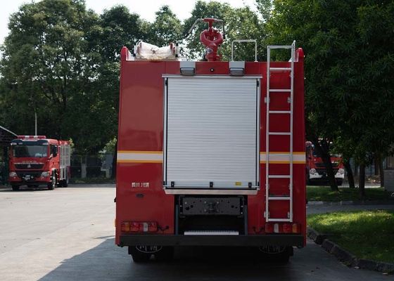Sinotrukhowo 8000L Water en de Vrachtwagen van de Schuimbrand met Pomp &amp; Monitor