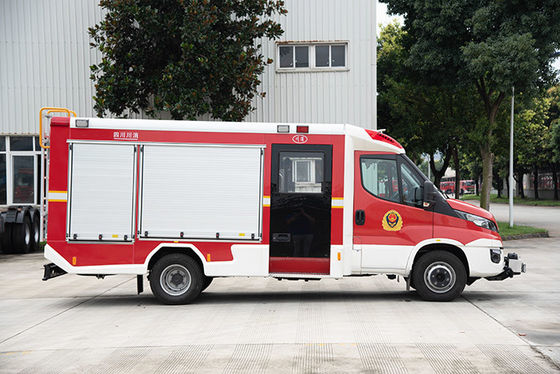 DAGELIJKSE Kleine de Brandvrachtwagen van IVECO met 3000L-van de Watertank en Redding Hulpmiddelen