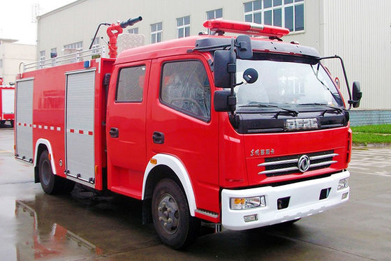 Vrachtwagen van de Dongfeng de Kleine Brand met 3500L-Watertank en Dubbele Rijcabine