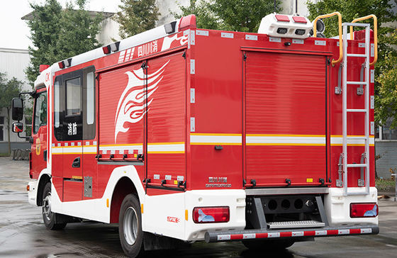 MENS Kleine van het Brandbestrijdingsvrachtwagen en Schuim Offerte met 8 Brandbestrijders