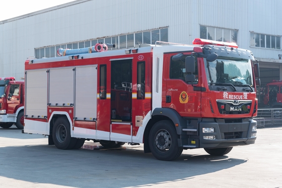 De Bemanningscabine van de brandvrachtwagen van de Delen van de Brandvrachtwagen met 3-8 Brandbestrijders